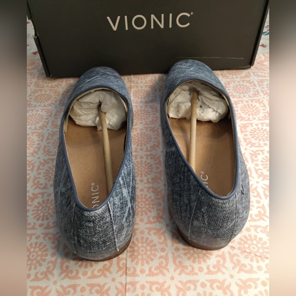 Vionic Women's Textured Blue Flats - Picture 3 of 4